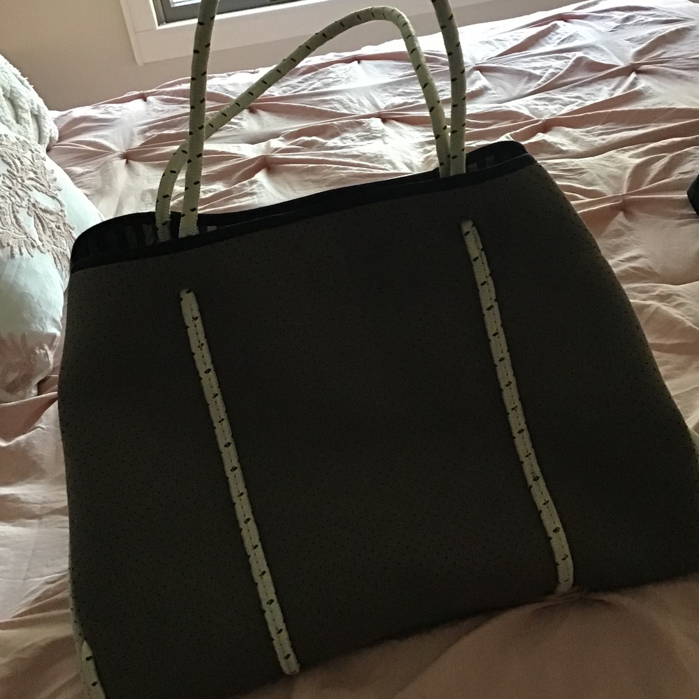 Haute Shore Soft shoulder bag in Grey Medium Sized